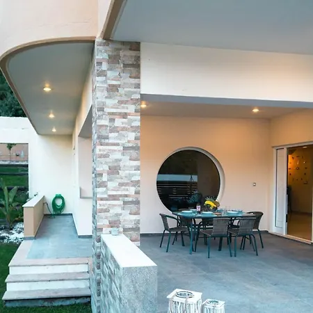 Mefomi Villa *